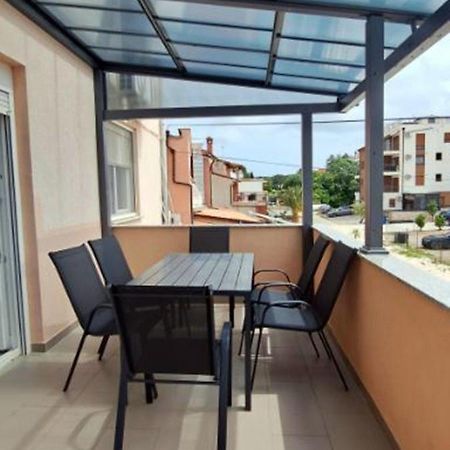 Apartment Dubravka Near The Sandy Beach Medulin Exterior photo