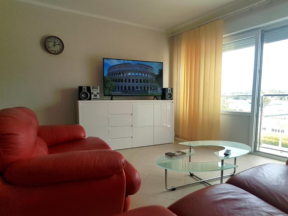 Apartment Dubravka Near The Sandy Beach Medulin Exterior photo