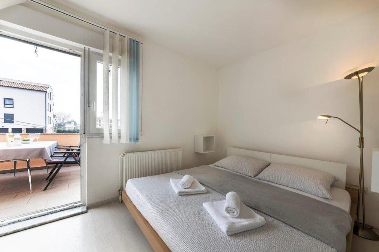 Apartment Dubravka Near The Sandy Beach Medulin Exterior photo